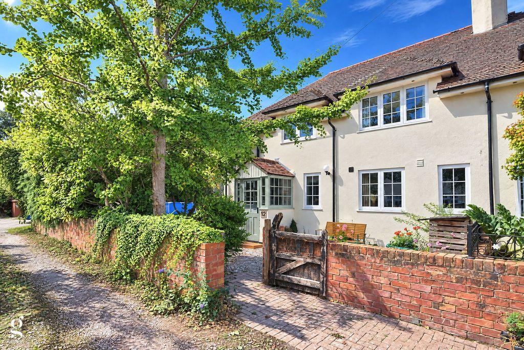 Property photo 1 of 40