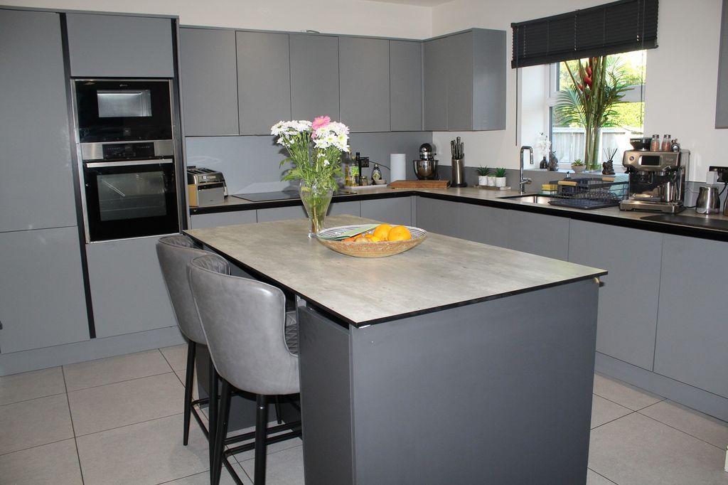 Property photo 2 of 15 Fitted Dining Kitchen
