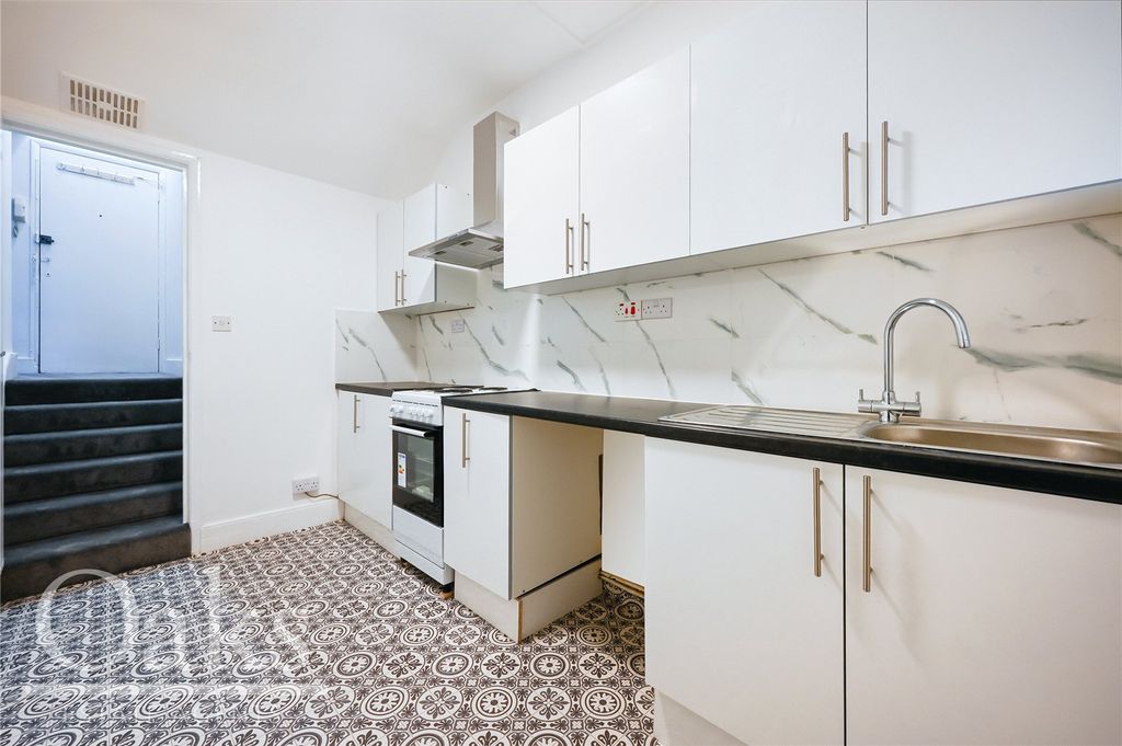 Property photo 3 of 8 Picture No. 17