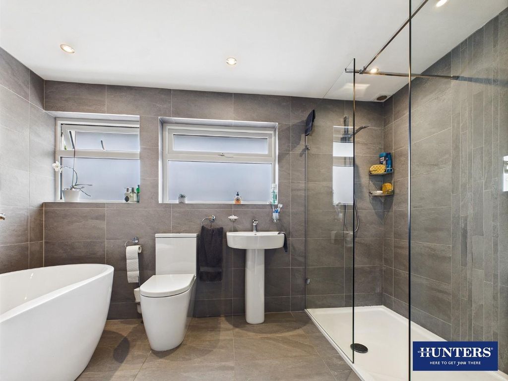 Property photo 3 of 26 Bathroom