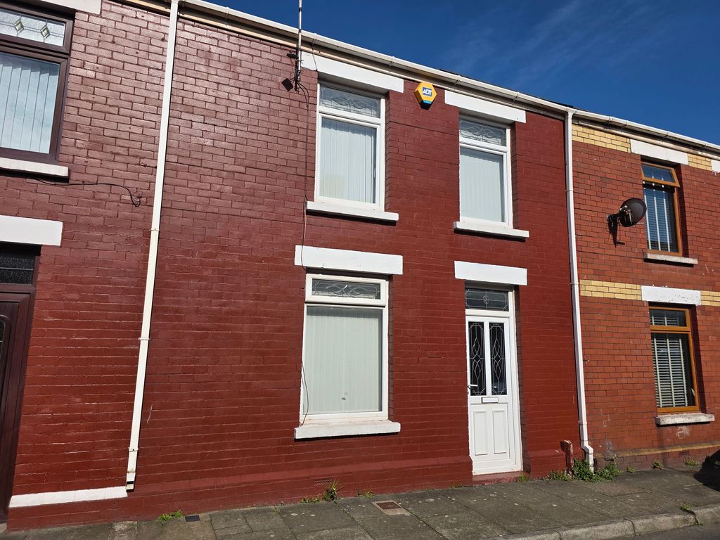 Property photo 1 of 12 Front