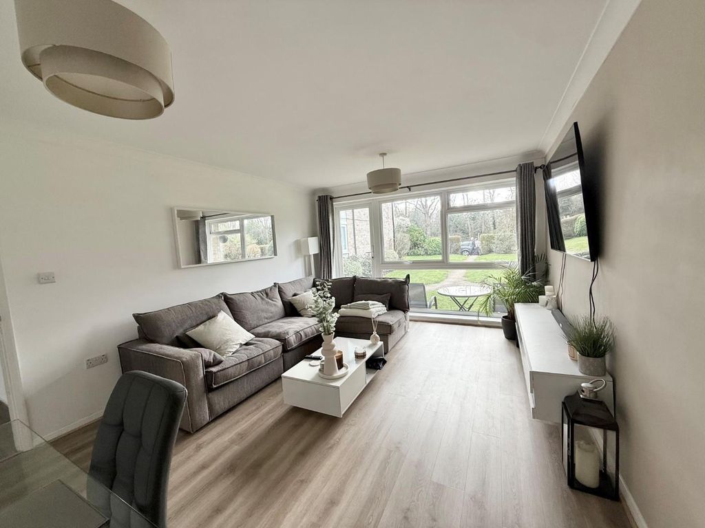 Property photo 3 of 17 Lounge 2.Jpg