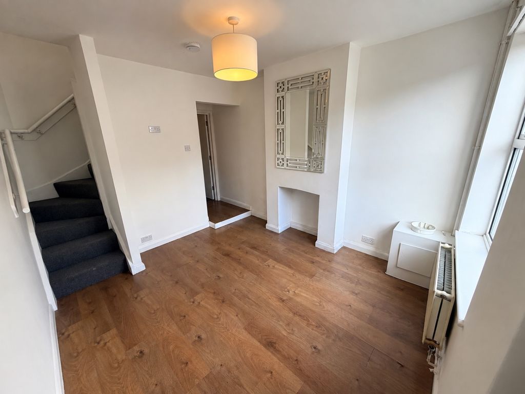 Property photo 2 of 9 5557551