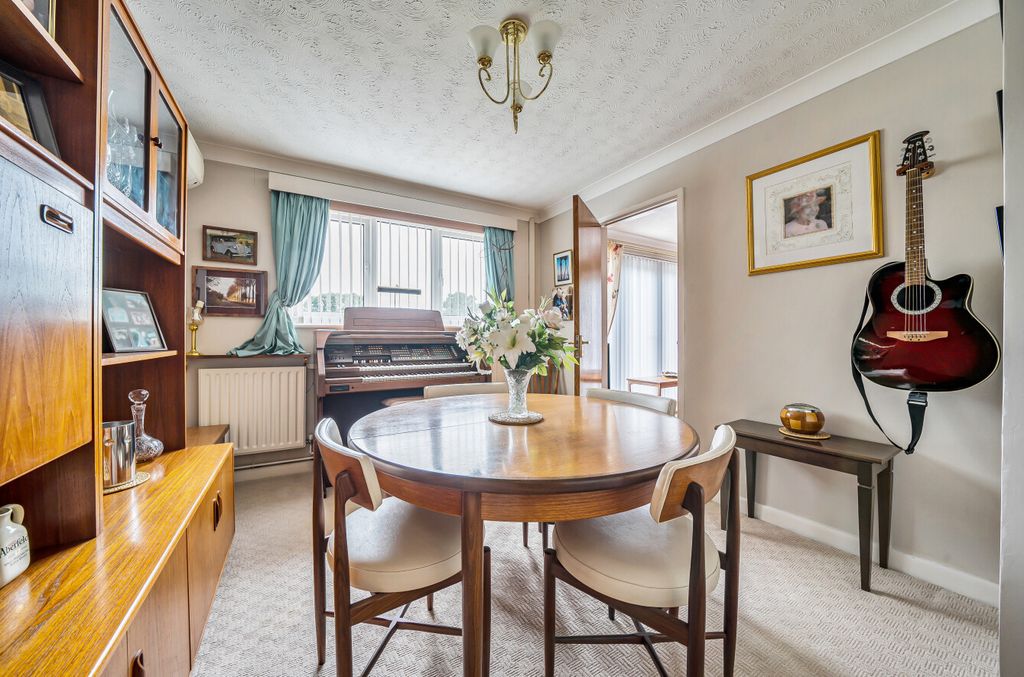 Property photo 3 of 15 1335837-11-6894A7...