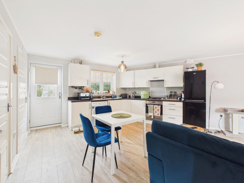 Property photo 2 of 11 5213853