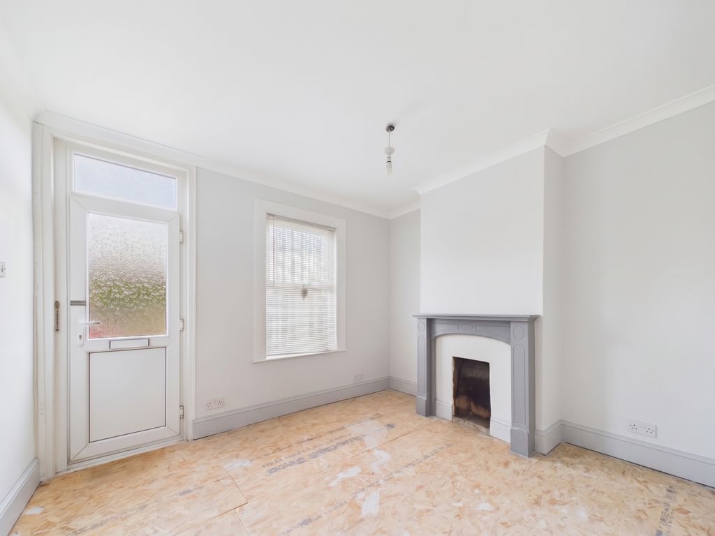 Property photo 2 of 17 Presented By Nicoleta At Ewemove Bexleyheath And D