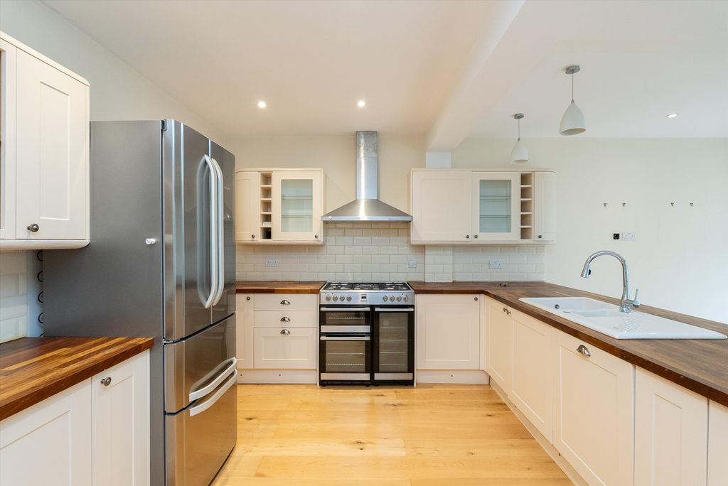 Property photo 2 of 14 Image