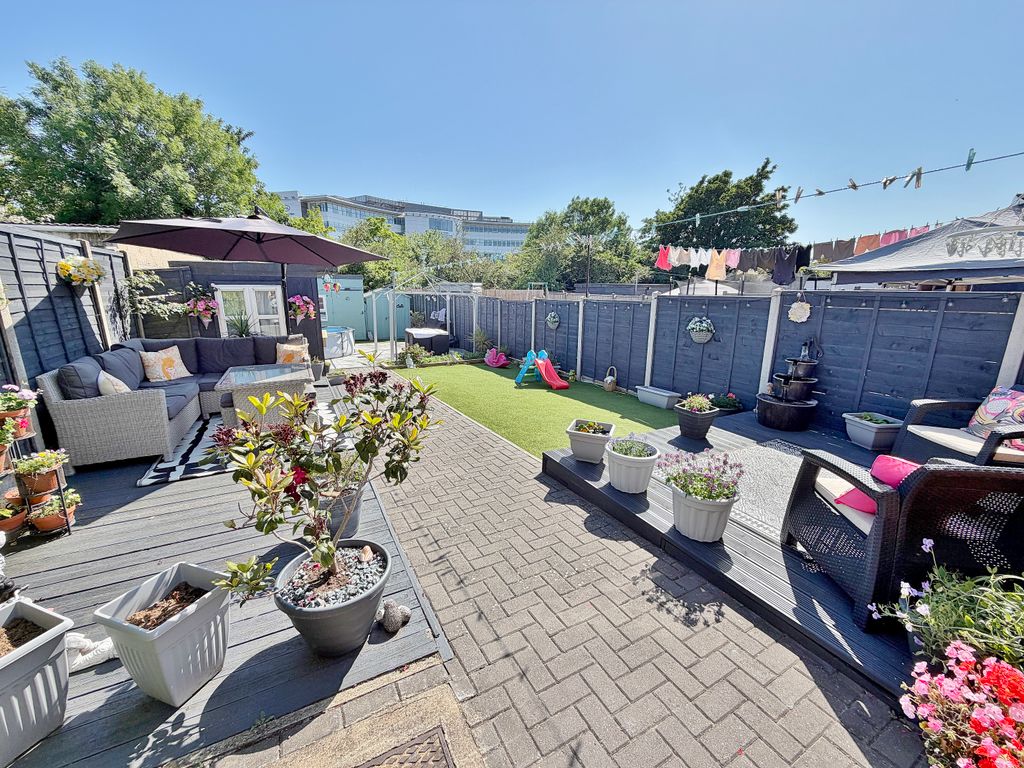 Property photo 2 of 17