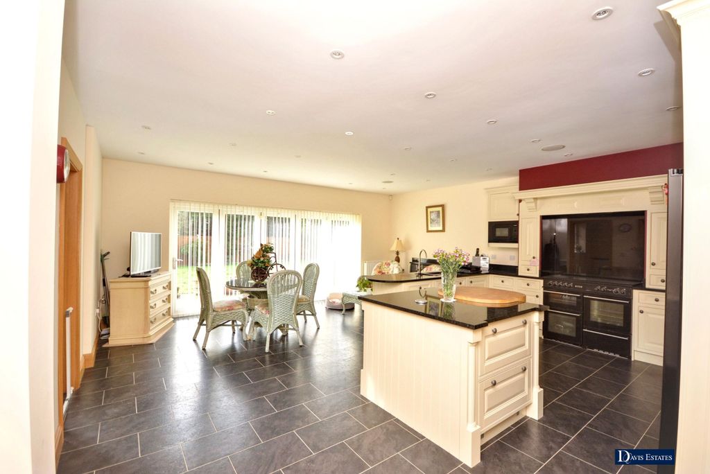 Property photo 3 of 30