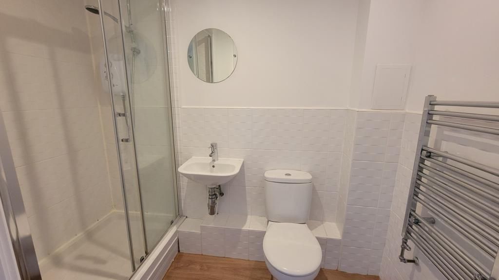 Property photo 2 of 7 Ensuite