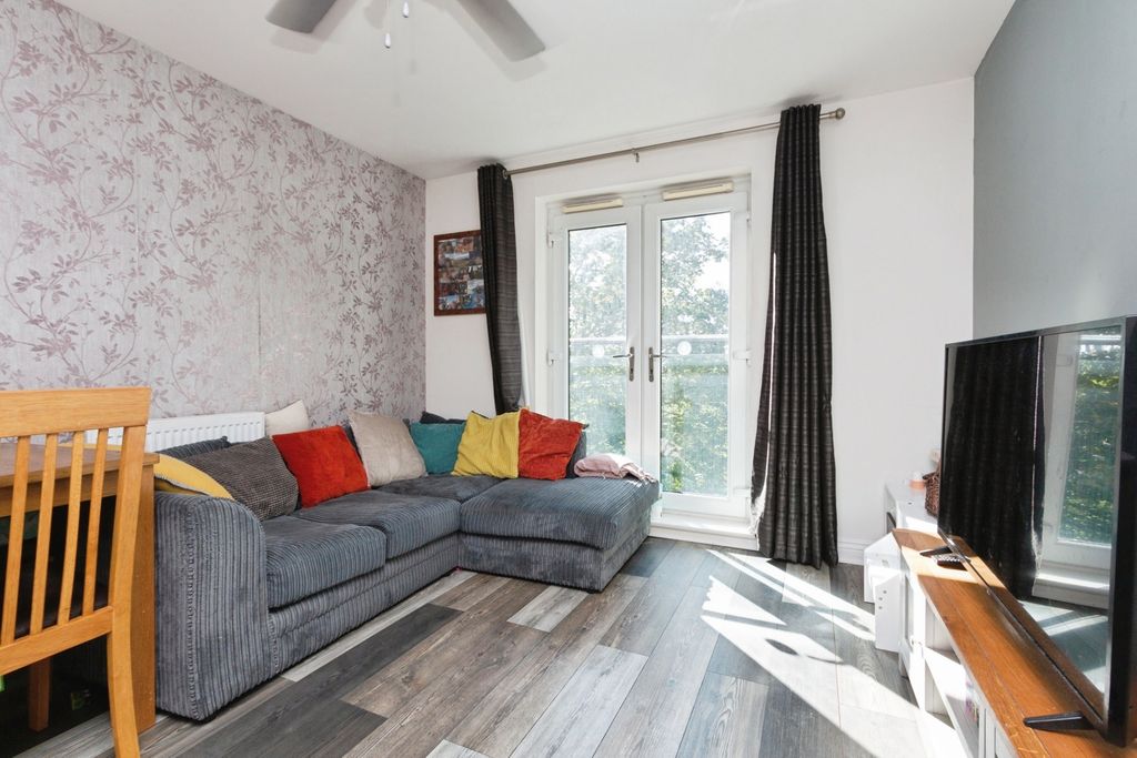 Property photo 3 of 18 Pbox-Img.Jpg