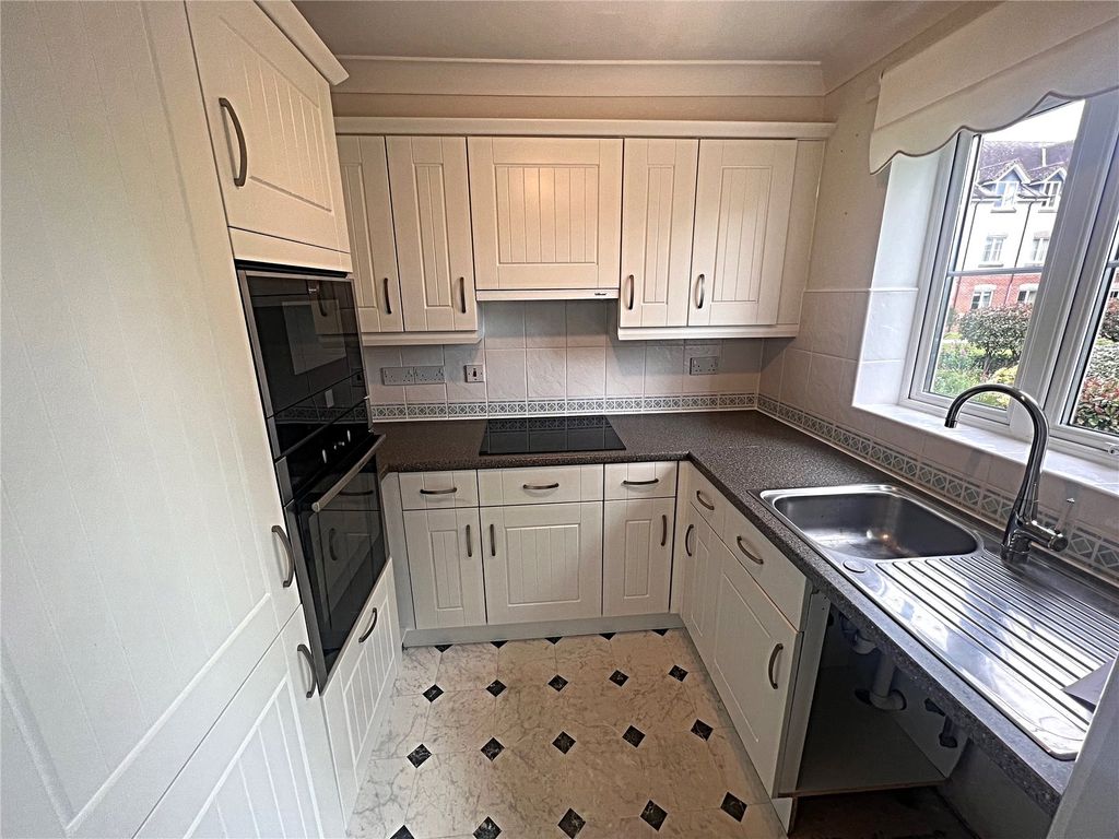 Property photo 2 of 11 Kitchen