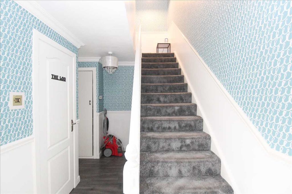 Property photo 2 of 13 Entrance Hall