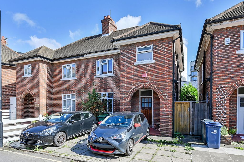 Property photo 1 of 8