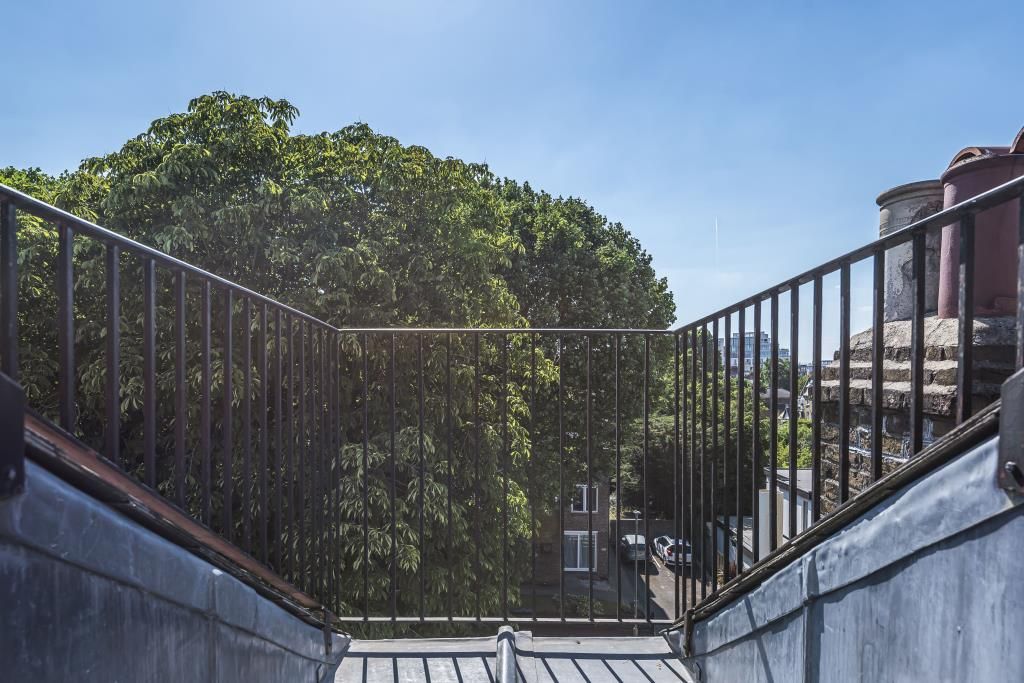 Property photo 3 of 10 Balcony