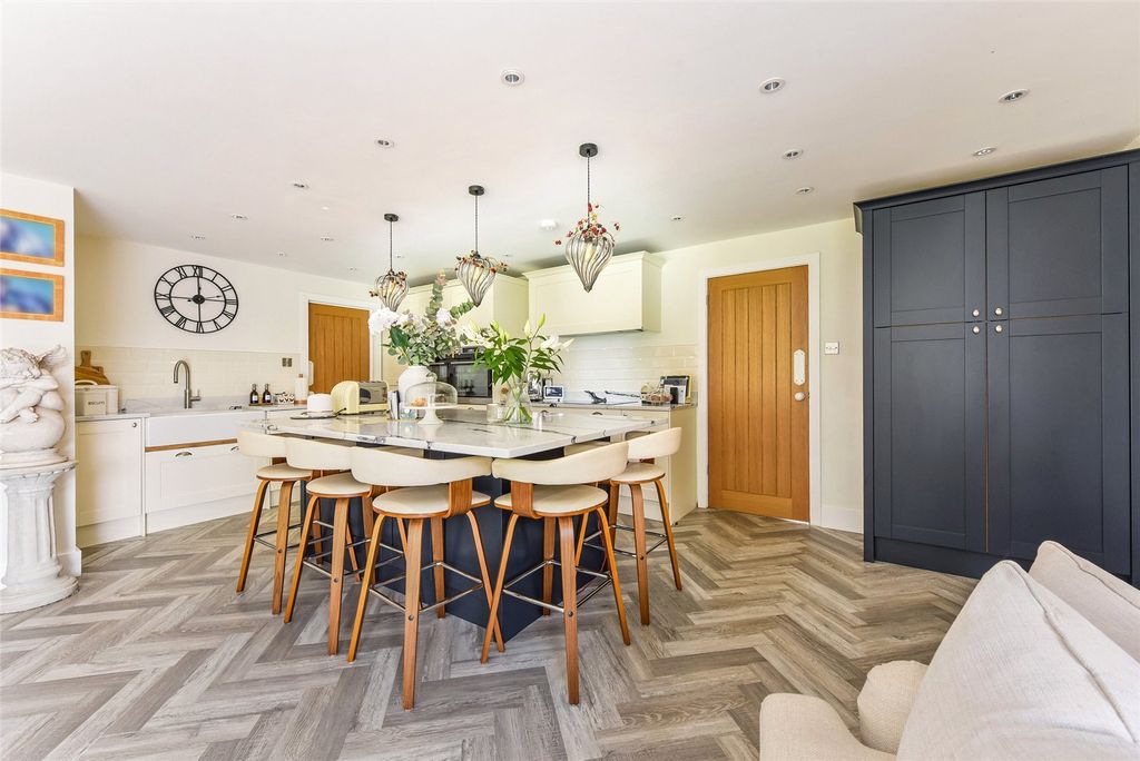 Property photo 3 of 16 Kitchen