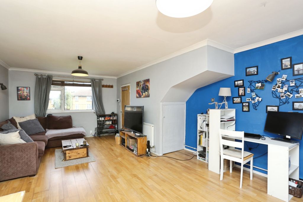 Property photo 3 of 20
