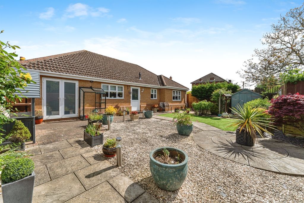 Property photo 2 of 17