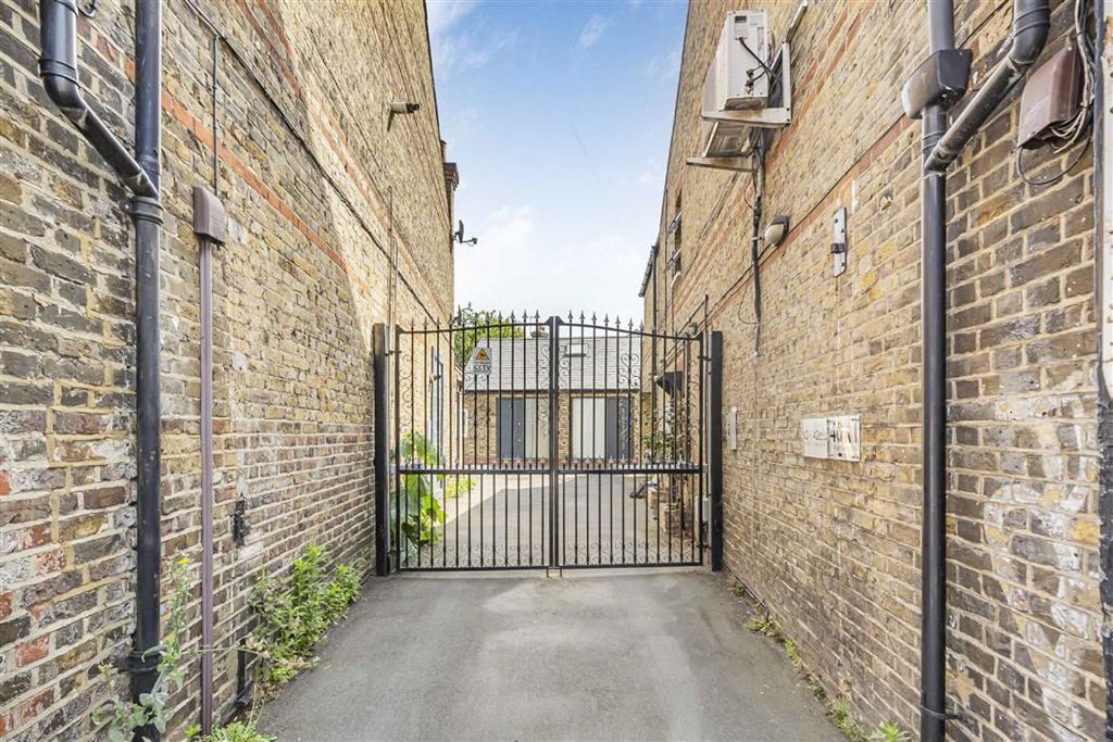 Property photo 1 of 4