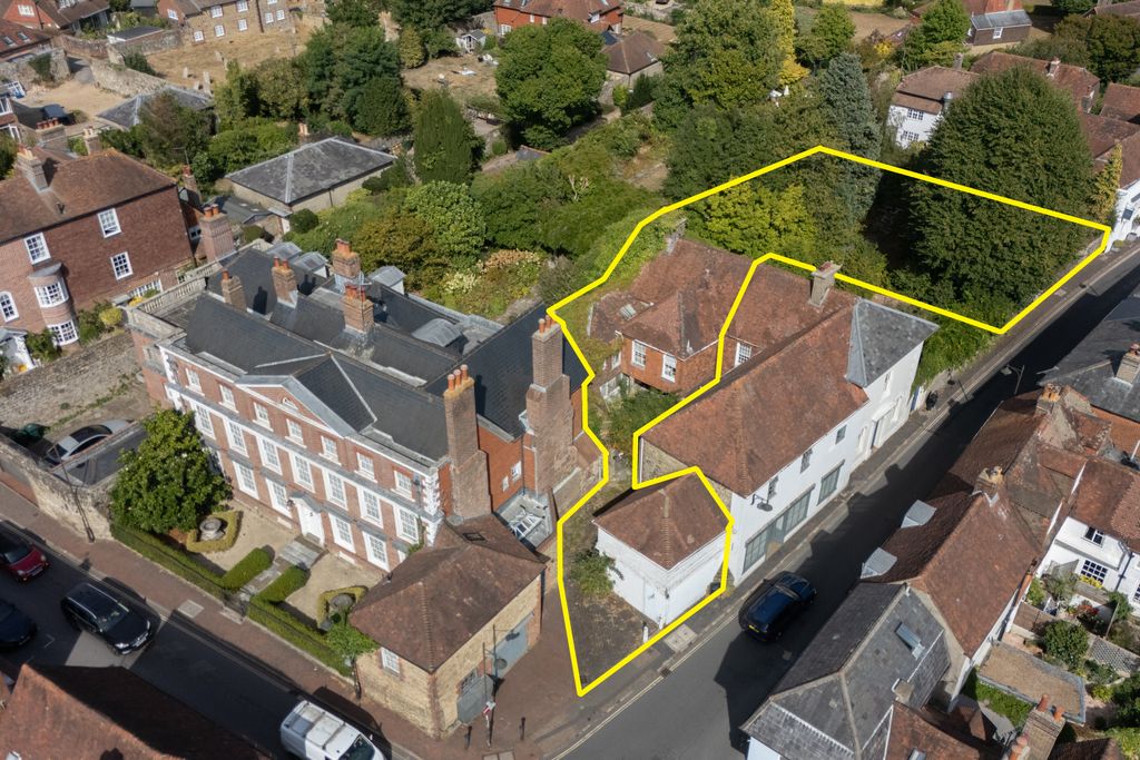 Property photo 1 of 24 Wedgewood House, Angel Street, Petworth, Gu28 0Bg