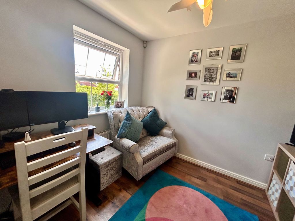 Property photo 2 of 32