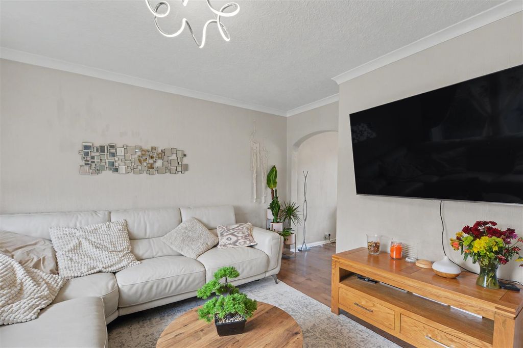 Property photo 3 of 26 Lounge_2.Jpeg