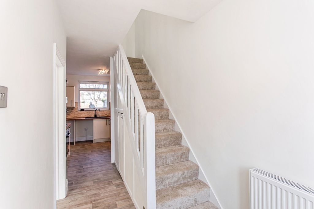 Property photo 2 of 20 Entrance Hall