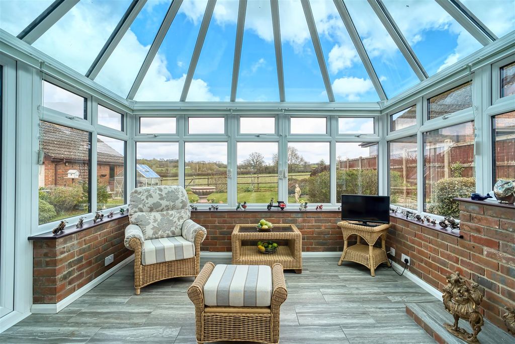 Property photo 3 of 8 Conservatory