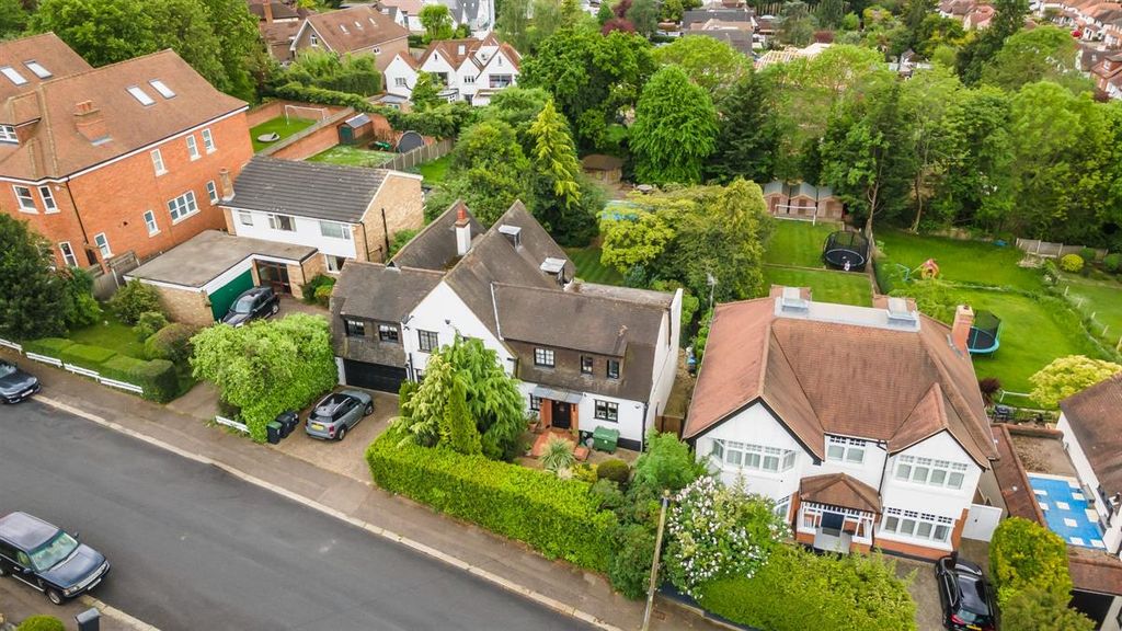 Property photo 2 of 34