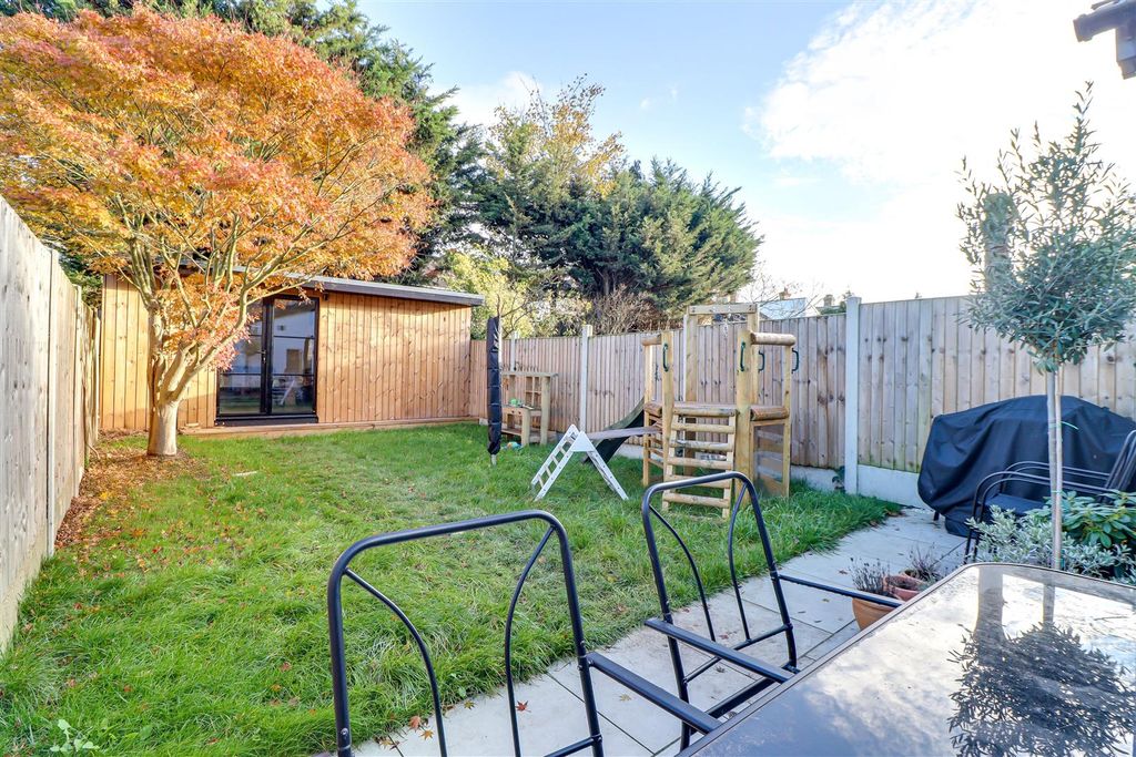 Property photo 2 of 20