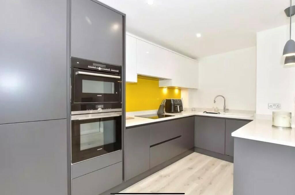 Property photo 2 of 9 6 Niagara Close - Kitchen Shot.Jpeg