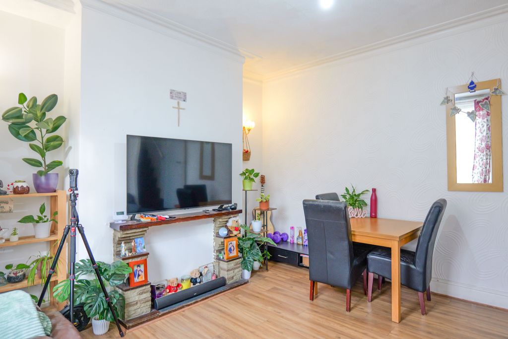 Property photo 3 of 24