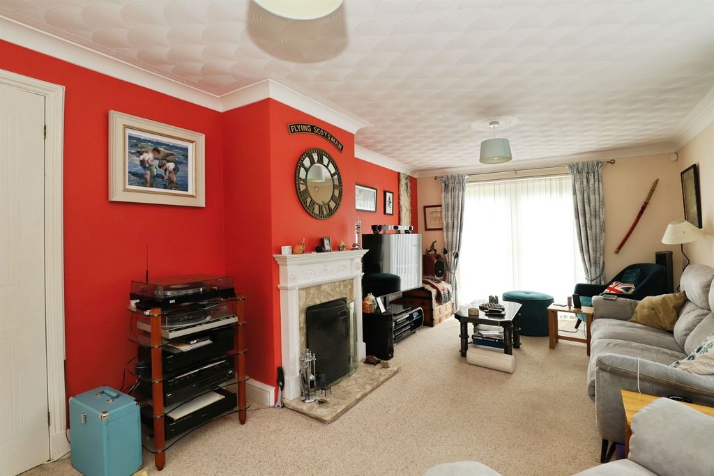 Property photo 2 of 19
