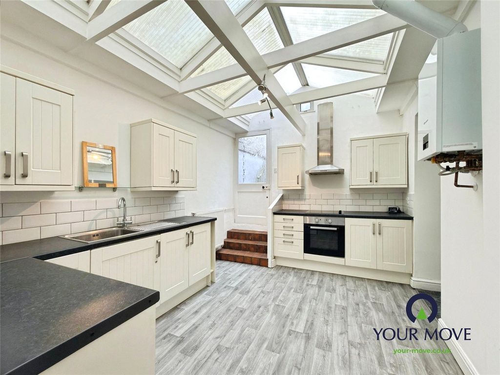 Property photo 3 of 13 Kitchen