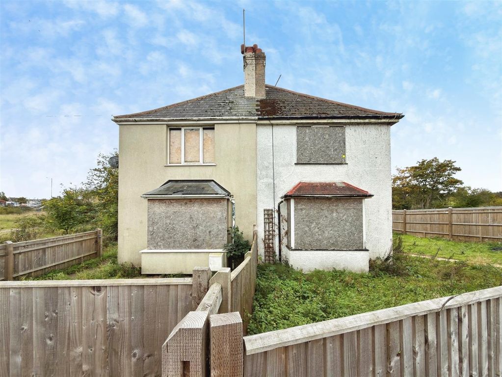 Property photo 1 of 9 Waveney Drive (8).Jpg