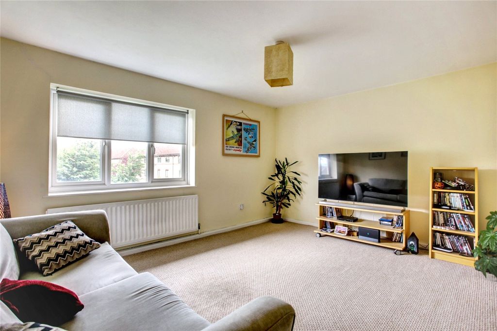 Property photo 2 of 7 Lounge