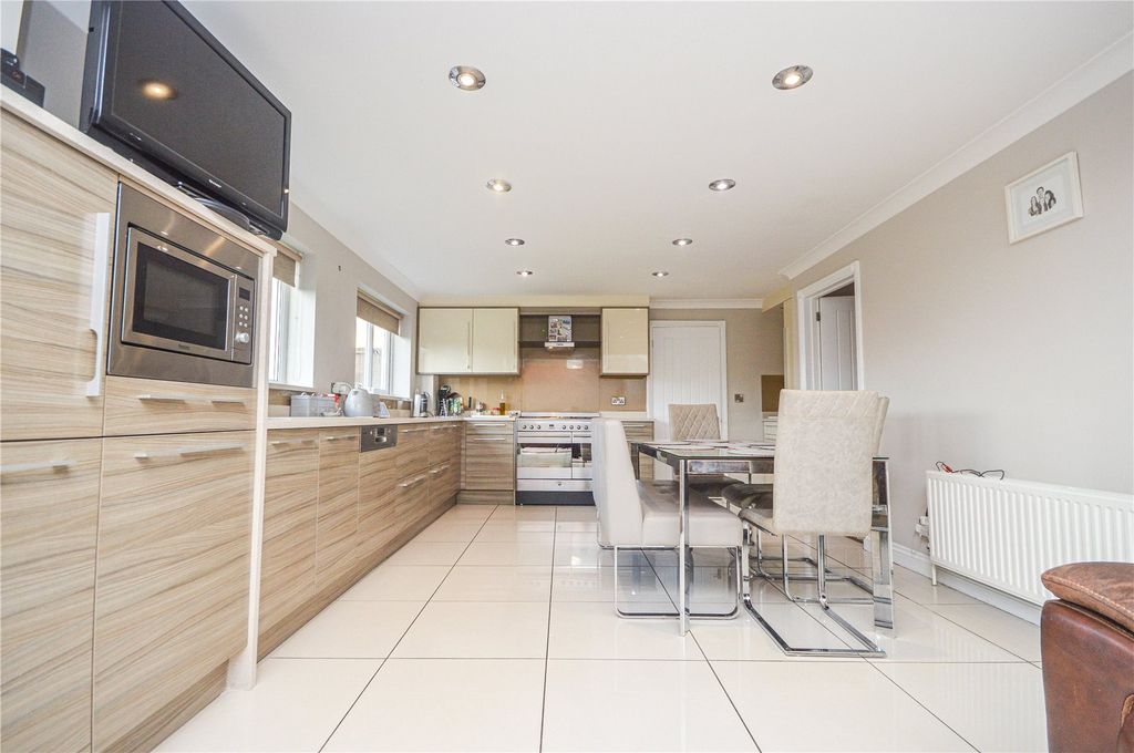 Property photo 2 of 20 Kitchen