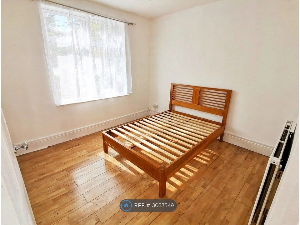 Property photo 2 of 10 Bedroom 1