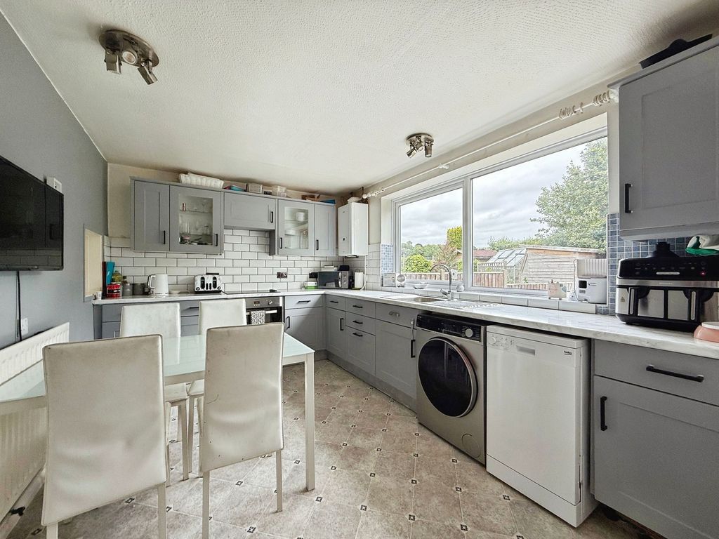 Property photo 3 of 11 Kitchen/Diner