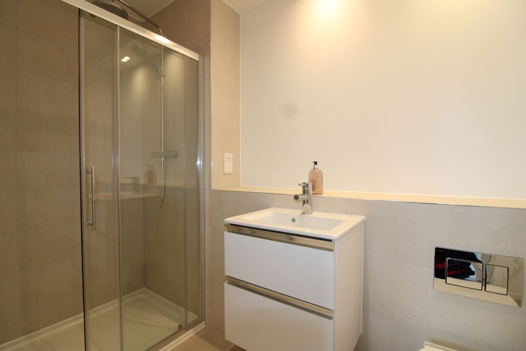 Additional image 8 of 2 bed flat to rentBridge Street, Paisley PA1