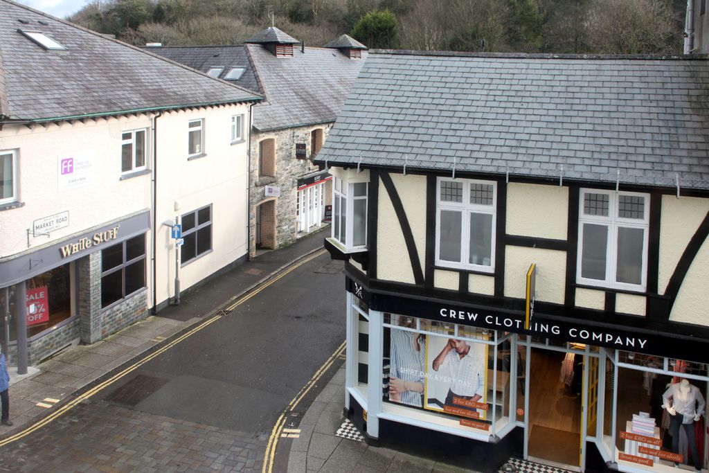 Property photo 3 of 11