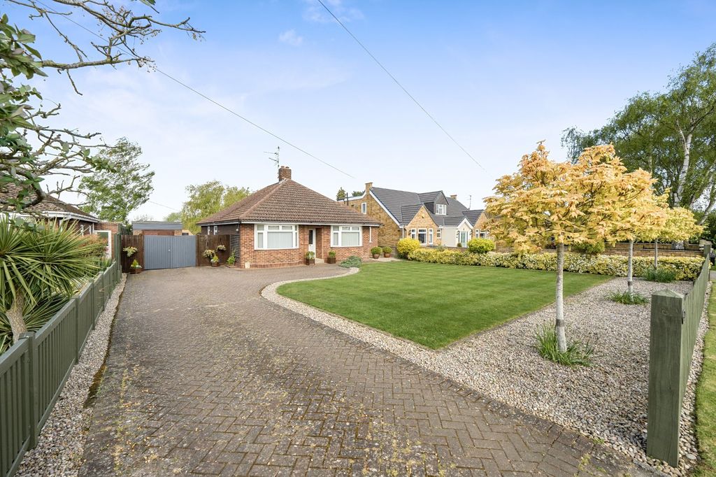 Property photo 1 of 25 Woodcroft Road