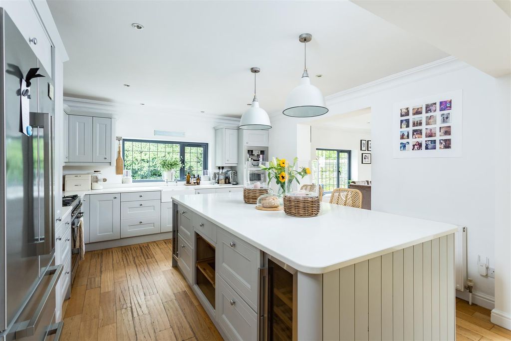 Property photo 2 of 41 16 Creskeld Lane-30.Jpg