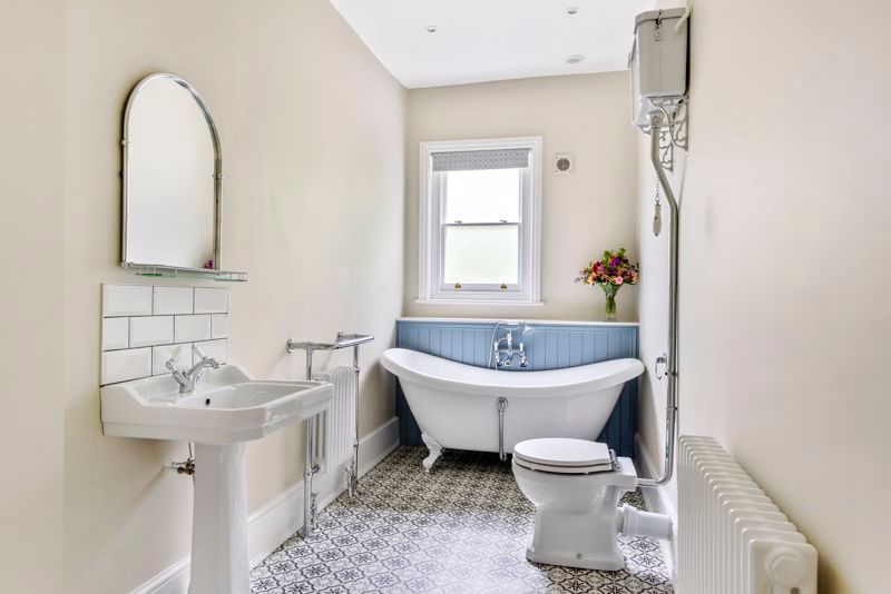 Additional image 8 of 3 bed flat to rentKings Road, Horsham RH13