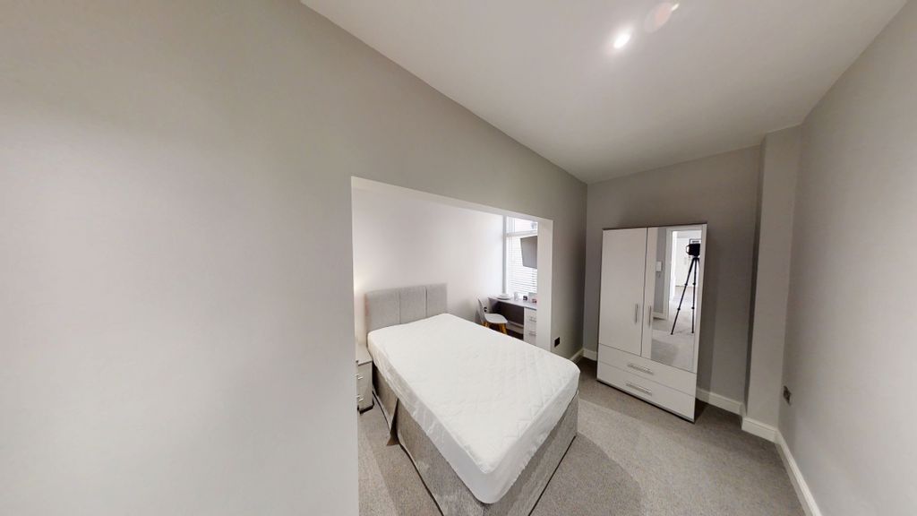 Property photo 1 of 11 R-18-01