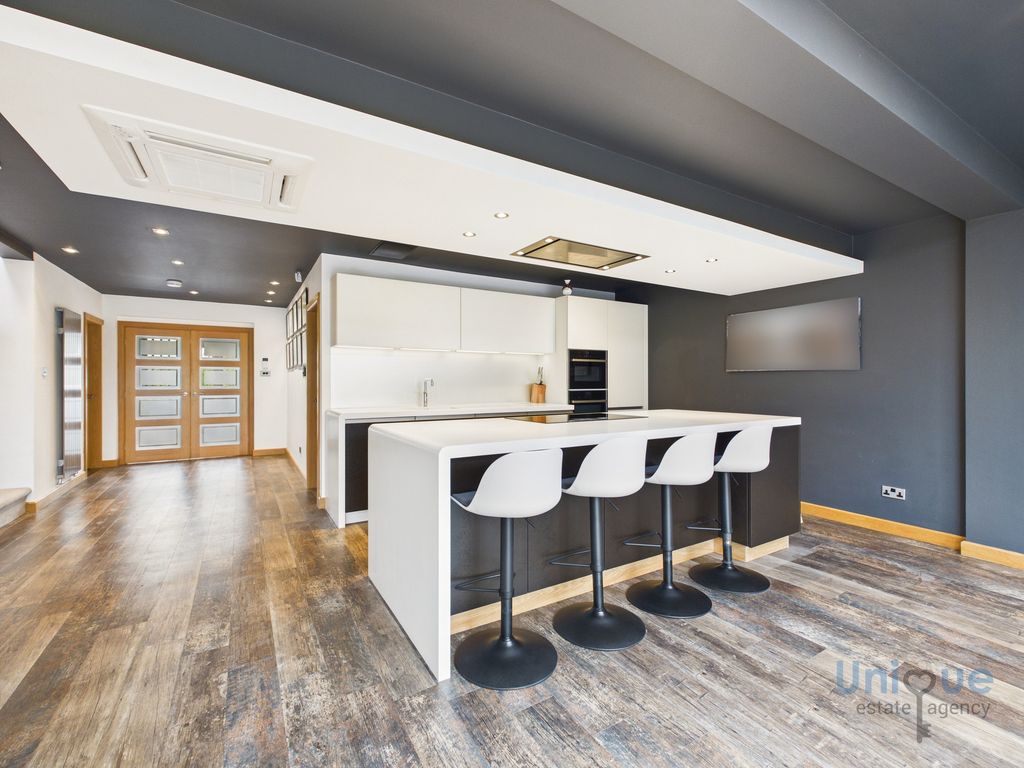 Property photo 3 of 28