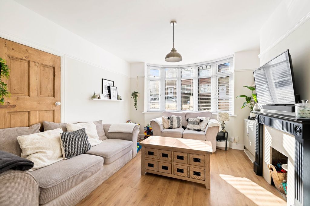 Property photo 3 of 11