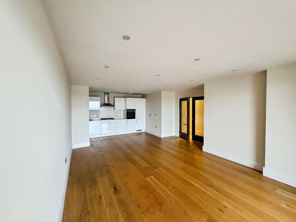 Property photo 3 of 15 Lounge (4)