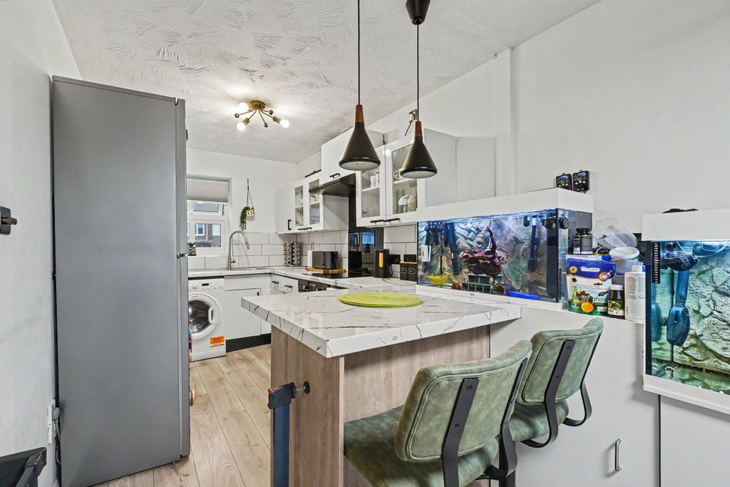 Property photo 2 of 43