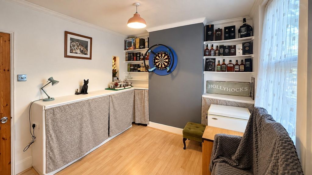 Property photo 3 of 17 47C9F3A9-Ea9B-4386-92C4-5F6627Abb8Cf.Jpg